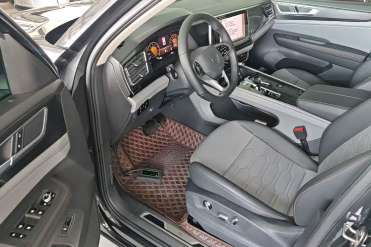 Used Volkswagen Teramont X 2022 330TSI Two-Wheel-Drive Luxury Edition Driver Seat