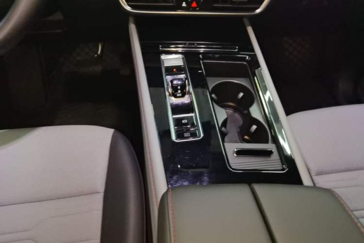 Used Volkswagen Teramont X 2022 330TSI Two-Wheel-Drive Luxury Edition Gear Lever