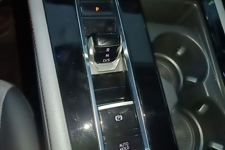 Used Volkswagen Teramont X 2022 330TSI Two-Wheel-Drive Luxury Edition Gear Lever