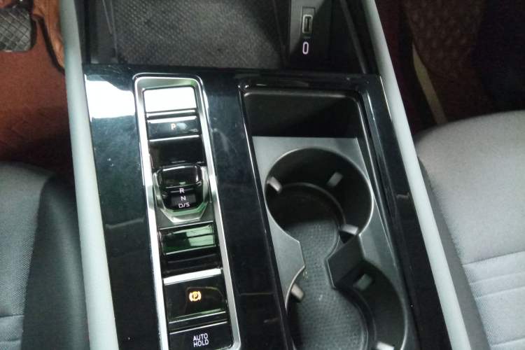 Used Volkswagen Teramont X 2022 330TSI Two-Wheel-Drive Luxury Edition Gear Lever