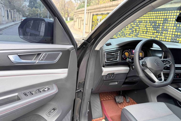 Used Volkswagen Teramont X 2022 330TSI Two-Wheel-Drive Luxury Edition Interior 10