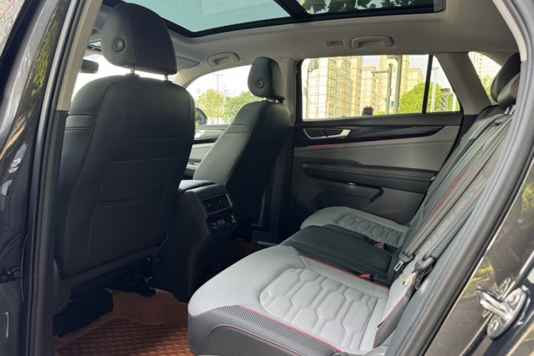 Used Volkswagen Teramont X 2022 530 V6 Four-Wheel Drive Prestige Luxury Edition Interior 2