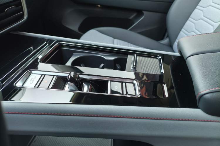 Used Volkswagen Teramont X 2022 330TSI Two-Wheel-Drive Luxury Edition Interior 3