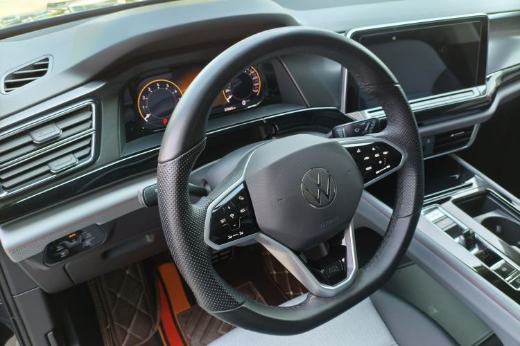 Used Volkswagen Teramont X 2022 330TSI Two-Wheel-Drive Luxury Edition Interior 5