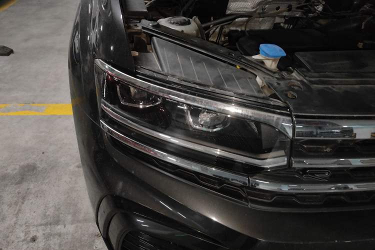 Used Volkswagen Teramont X 2022 330TSI Two-Wheel-Drive Luxury Edition Right Front Headlight