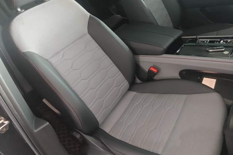 Used Volkswagen Teramont X 2022 330TSI Two-Wheel-Drive Luxury Edition Right Front Seat