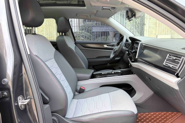 Used Volkswagen Teramont X 2022 330TSI Two-Wheel-Drive Luxury Edition Right Front Seat