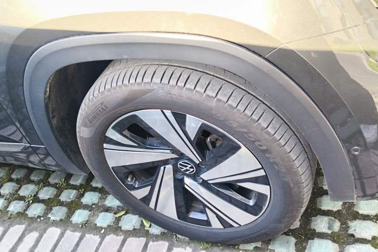 Used Volkswagen Teramont X 2022 330TSI Two-Wheel-Drive Prestige Luxury Edition Right Front Wheel Hub