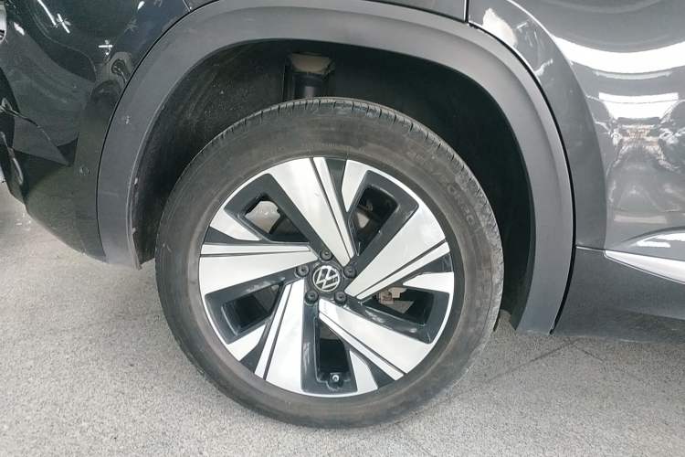 Used Volkswagen Teramont X 2022 380TSI Four-Wheel Drive Prestige Luxury Edition Right Rear Wheel Hub
