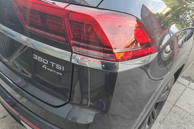 Used Volkswagen Teramont X 2022 380TSI Four-Wheel Drive Prestige Flagship Edition Right Rear Taillight