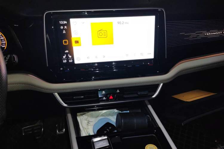 Used Volkswagen Teramont X 2023 Facelift 380TSI Four-Wheel Drive Luxury Deluxe Edition Audio And AC Panel