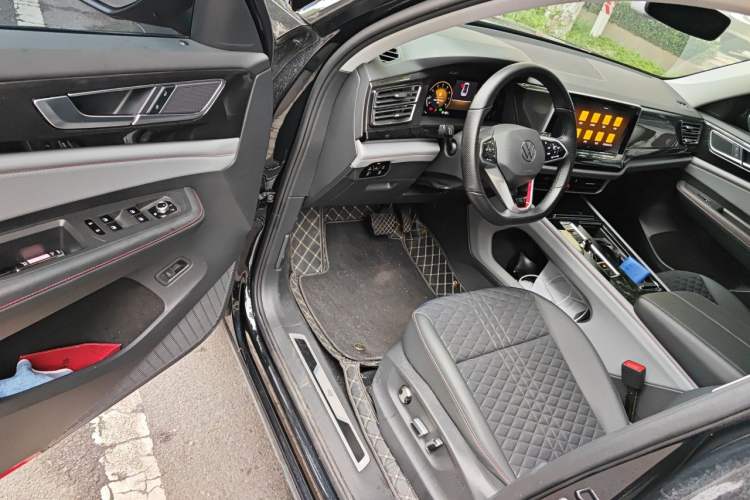 Used Volkswagen Teramont X 2023 330TSI Two-Wheel-Drive Luxury Edition Driver Seat
