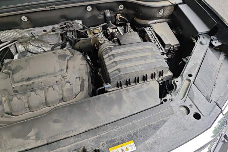 Used Volkswagen Teramont X 2023 330TSI Two-Wheel-Drive Luxury Edition Engine Bay Left