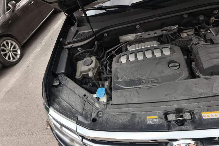 Used Volkswagen Teramont X 2023 530 V6 Four-Wheel Drive Prestige Luxury Edition Engine Bay Right