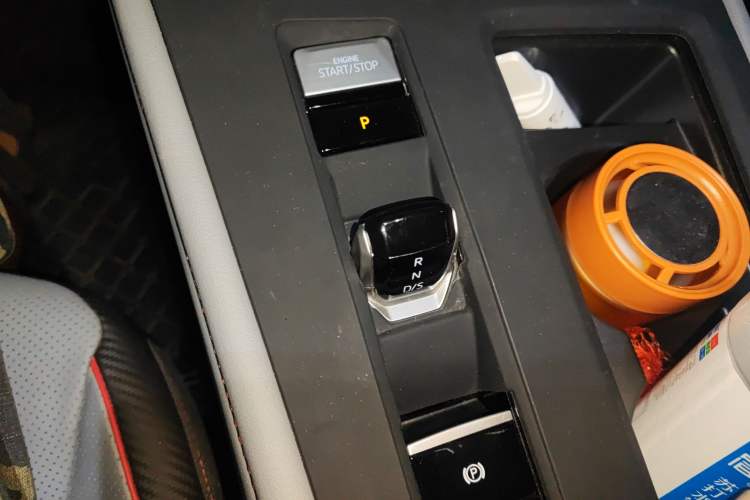 Used Volkswagen Teramont X 2023 530 V6 All-Wheel Drive Prestige Flagship Edition Gear Lever