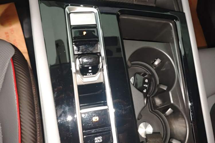Used Volkswagen Teramont X 2023 530 V6 All-Wheel Drive Prestige Flagship Edition Gear Lever