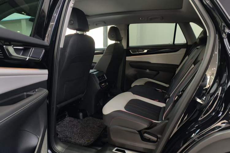 Used Volkswagen Teramont X 2023 530 V6 Four-Wheel Drive Prestige Luxury Edition Interior 2