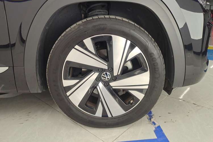 Used Volkswagen Teramont X 2023 Facelift 380TSI Four-Wheel Drive Luxury Deluxe Edition Left Front Wheel Hub