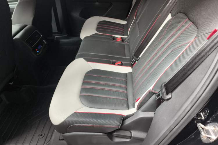 Used Volkswagen Teramont X 2023 530 V6 Four-Wheel Drive Prestige Luxury Edition Left Rear Seat