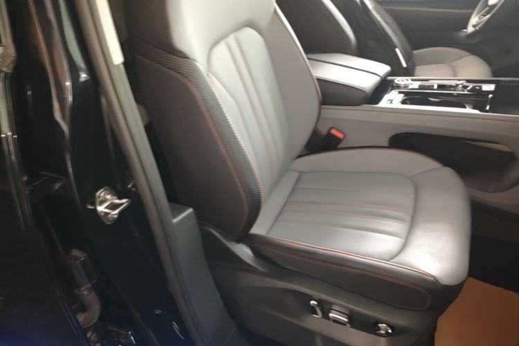 Used Volkswagen Teramont X 2023 530 V6 All-Wheel Drive Prestige Flagship Edition Right Front Seat