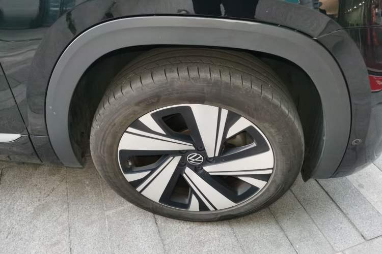Used Volkswagen Teramont X 2023 Revised 380TSI Four-Wheel Drive Prestige Luxury Edition Right Front Wheel Hub