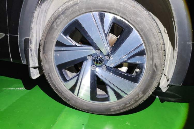 Used Volkswagen Teramont X 2023 Facelift 380TSI Four-Wheel Drive Luxury Deluxe Edition Right Front Wheel Hub