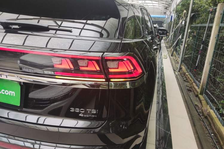Used Volkswagen Teramont X 2023 380TSI Four-Wheel Drive Prestige Luxury Edition Right Rear Taillight