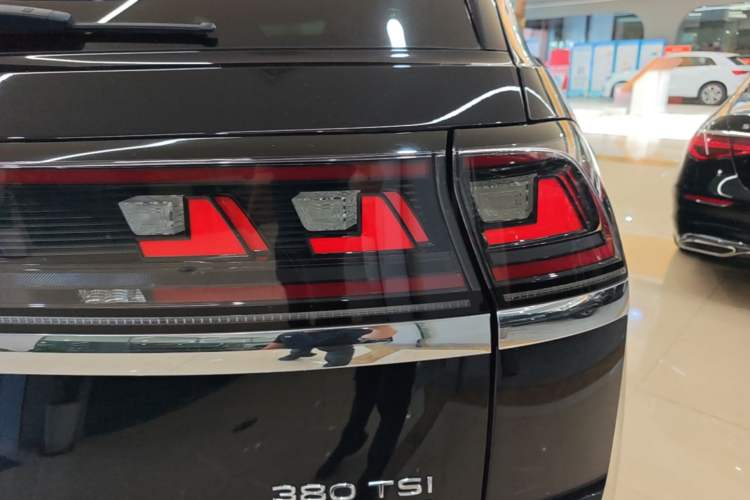 Used Volkswagen Teramont X 2023 380TSI Four-Wheel Drive Prestige Luxury Edition Right Rear Taillight
