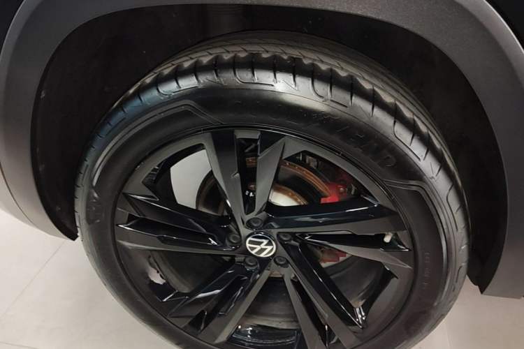 Used Volkswagen Teramont X 2023 380TSI Four-Wheel Drive Prestige Flagship Edition Right Rear Wheel Hub