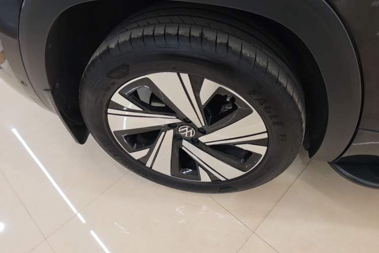 Used Volkswagen Teramont X 2023 380TSI Four-Wheel Drive Prestige Luxury Edition Right Rear Wheel Hub