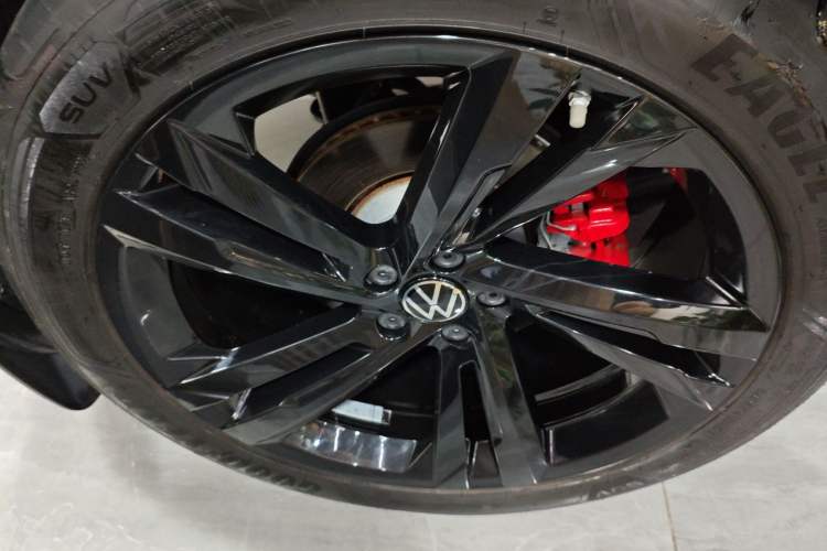 Used Volkswagen Teramont X 2023 380TSI Four-Wheel Drive Prestige Luxury Edition Right Rear Wheel Hub