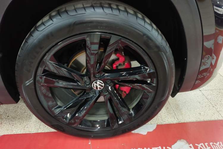Used Volkswagen Teramont X 2023 380TSI Four-Wheel Drive Prestige Flagship Edition Right Rear Wheel Hub