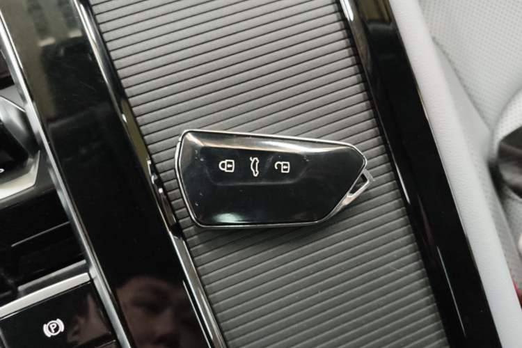 Used Volkswagen Teramont X 2023 530 V6 Four-Wheel Drive Prestige Luxury Edition Vehicle Key