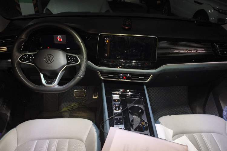 Used Volkswagen Teramont X 2023 380TSI Four-Wheel Drive Qingyun Limited Edition Center Console