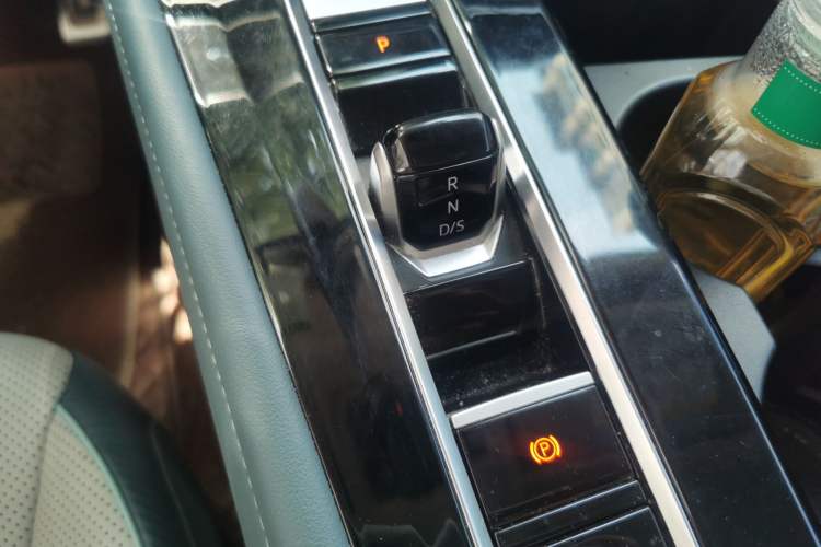 Used Volkswagen Teramont X 2023 380TSI Four-Wheel Drive Qingyun Limited Edition Gear Lever