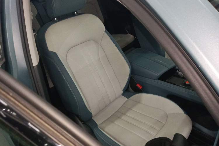 Used Volkswagen Teramont X 2023 380TSI Four-Wheel Drive Qingyun Limited Edition Right Front Seat