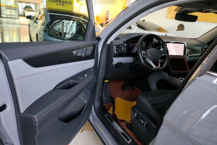 Used Volkswagen Teramont X 2023 Revised Version 330TSI Two-Wheel-Drive Luxury Edition Interior 3