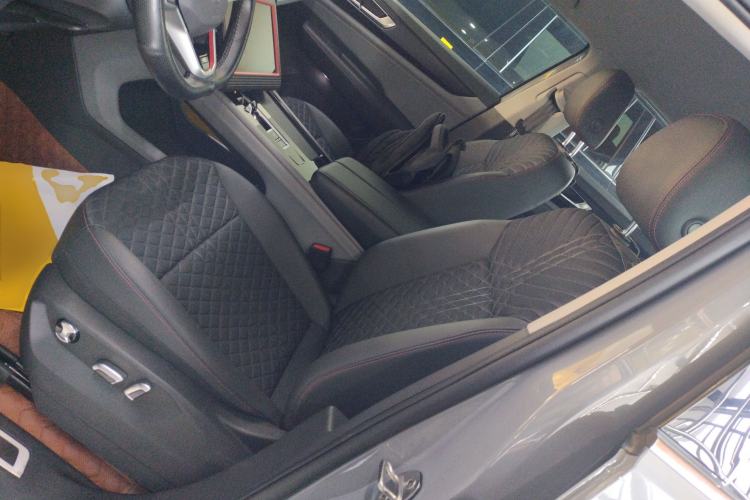 Used Volkswagen Teramont X 2023 Revised Version 330TSI Two-Wheel-Drive Luxury Edition Left Front Seat