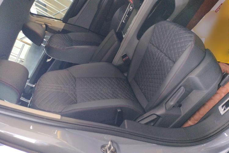 Used Volkswagen Teramont X 2023 Revised Version 330TSI Two-Wheel-Drive Luxury Edition Right Front Seat