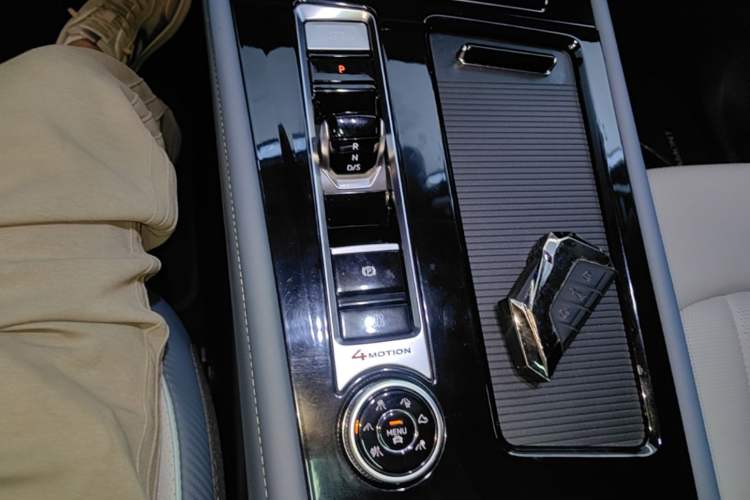 Used Volkswagen Teramont X 2023 380TSI Four-Wheel Drive Qingyun Limited Edition Gear Lever