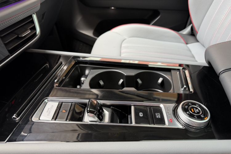 Used Volkswagen Teramont X 2023 530 V6 Four-Wheel Drive Prestige Luxury Edition Gear Lever