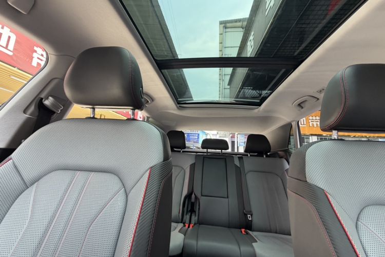 Used Volkswagen Teramont X 2023 530 V6 Four-Wheel Drive Prestige Luxury Edition Headliner