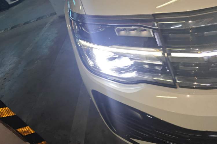 Used Volkswagen Teramont X 2023 380TSI Four-Wheel Drive Luxury Edition Right Front Headlight