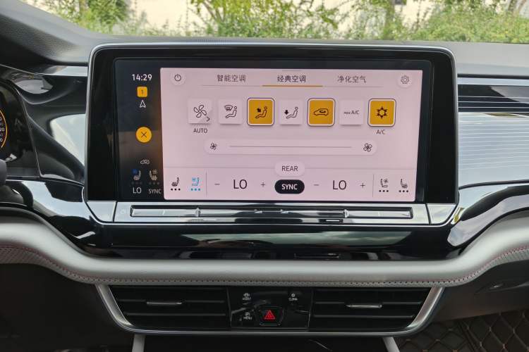 Used Volkswagen Teramont X 2024 380TSI Four-Wheel Drive Prestige Luxury Edition Audio And AC Panel