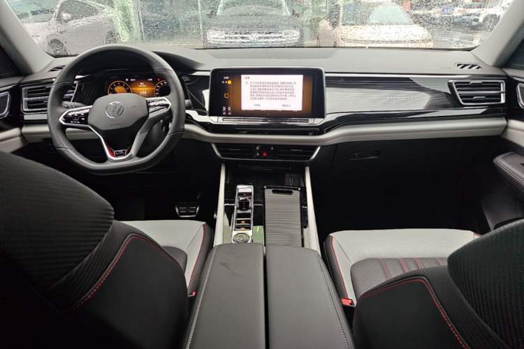 Used Volkswagen Teramont X 2024 380TSI Four-Wheel Drive Longxiang Edition Center Console