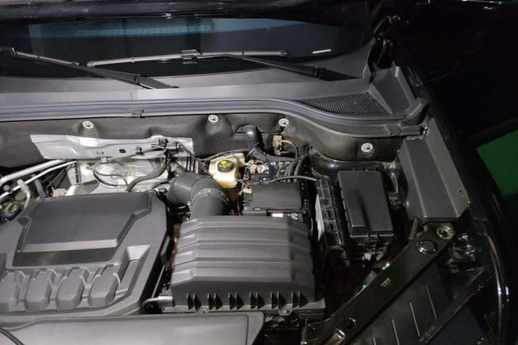 Used Volkswagen Teramont X 2024 380TSI All-Wheel Drive Longyao Edition Engine Bay Left