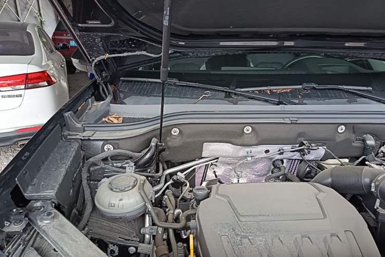 Used Volkswagen Teramont X 2024 380TSI Four-Wheel Drive Longxiang Edition Engine Bay Right