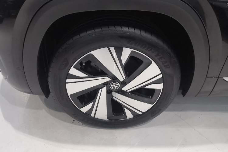 Used Volkswagen Teramont X 2024 380TSI Four-Wheel Drive Prestige Luxury Edition Left Front Wheel Hub