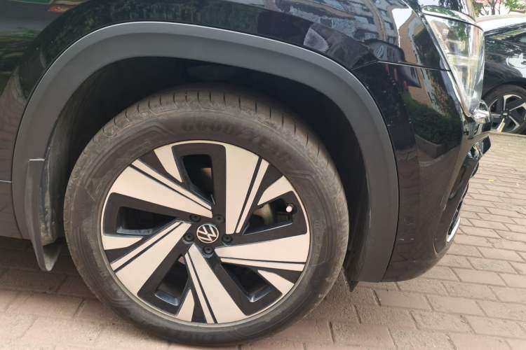 Used Volkswagen Teramont X 2024 380TSI All-Wheel Drive Longyao Edition Right Front Wheel Hub