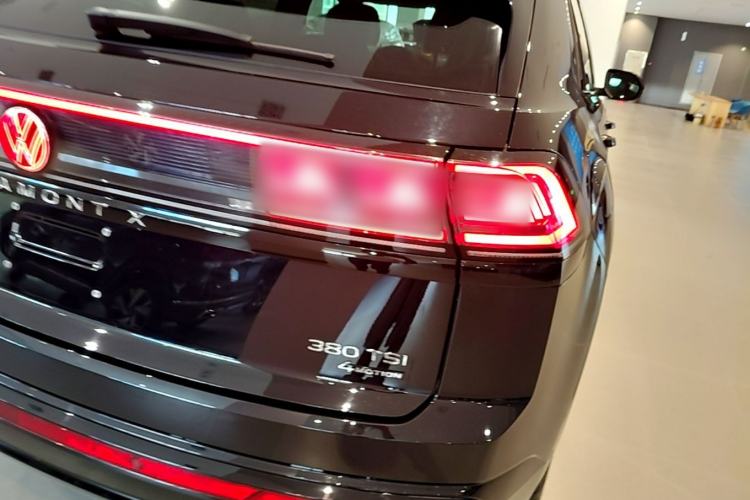Used Volkswagen Teramont X 2024 380TSI Four-Wheel Drive Longxiang Edition Right Rear Taillight